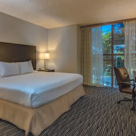 Sawgrass Grand Hotel And Suites Sports Complex-3